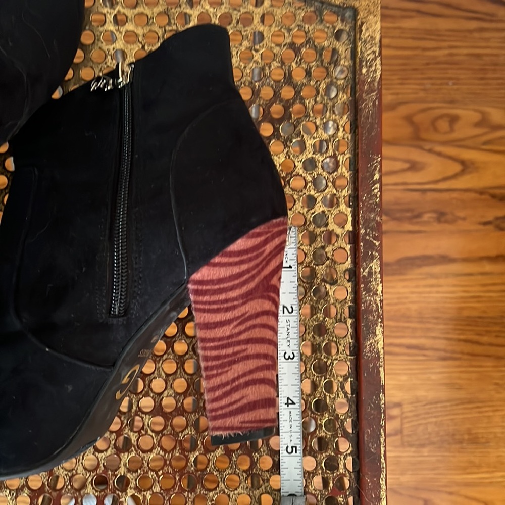 Guess Faux Suede Boot - NWOT - Picture 8 of 8